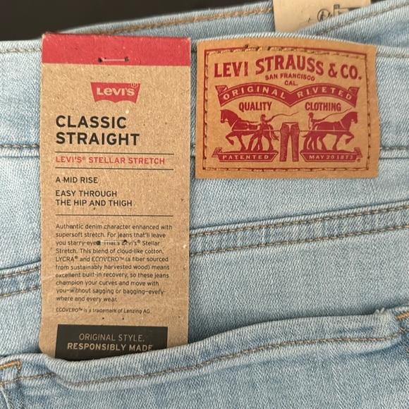 Women's Levi's® Classic Straight-Leg Light Wash Jeans - Picture 4 of 15